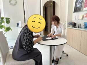 エステのカウンセリングの様子