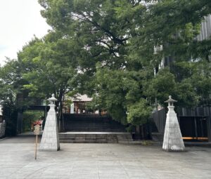 雨の境内